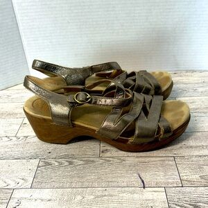 Dansko metallic strappy sandal women’s size (41) 11